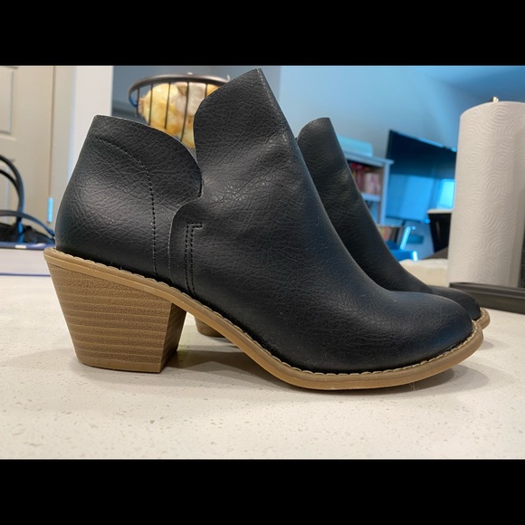 Universal Thread Size 7.5 Booties - Picture 2 of 4